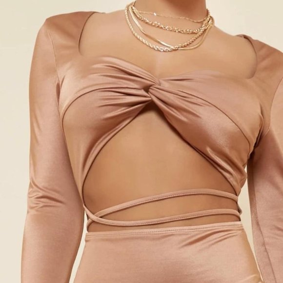 SHEIN Twist Front Cut Out Bodycon Dress - Picture 4 of 16